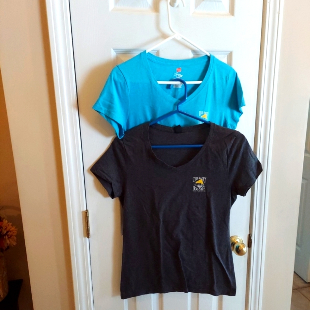 LIKE NEW The Salty Dog Cafe T-Shirts Hilton Head Island T-Shirt Set V-neck SMALL